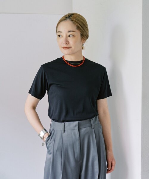 SHENERY(シーナリー)の「【LUALY】シアープレーンチビTee(Tシャツ/カットソー・レディース・ブラック/モカ/サックスブルー/オフホワイト/イエロー・FREE)」の3枚目の写真