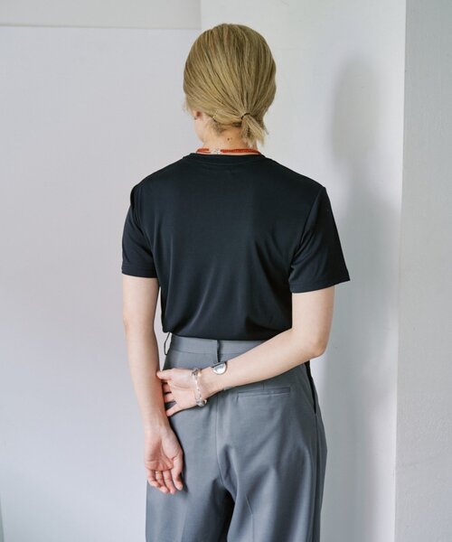 SHENERY(シーナリー)の「【LUALY】シアープレーンチビTee(Tシャツ/カットソー・レディース・ブラック/モカ/サックスブルー/オフホワイト/イエロー・FREE)」の16枚目の写真