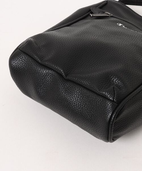 Champion（チャンピオン）の「チャンピオン ショルダーバッグ 5W30 2L 65281（ショルダーバッグ・メンズ・ベージュ/ブラック・FREE）」の4枚目の写真