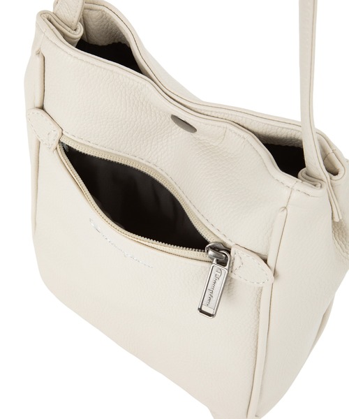 Champion（チャンピオン）の「チャンピオン ショルダーバッグ 5W30 2L 65281（ショルダーバッグ・メンズ・ベージュ/ブラック/グレー・FREE）」の4枚目の写真