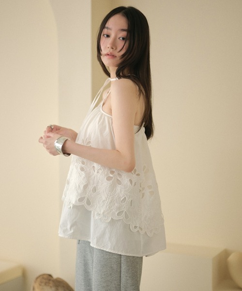 LAULEN（ローレン）の「multi way strap eyelet cutwork camisole