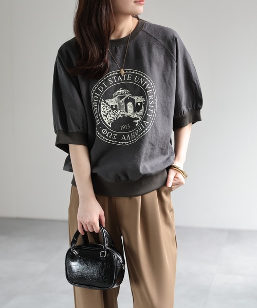 ap retro(アプレトロ)の「カレッジロゴラグランTeeシャツ / Teeブラウス(Tシャツ/カットソー・レディース・ベージュ/チャコール・FREE)」の2枚目の写真