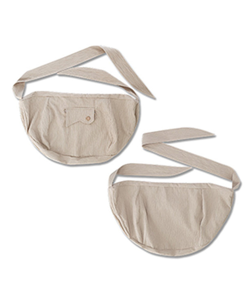 RECULER(ルキュレ)の「Wrinkle cloth cross bag(メッセンジャーバッグ・レディース・ベージュ/ブラック・FREE)」の2枚目の写真