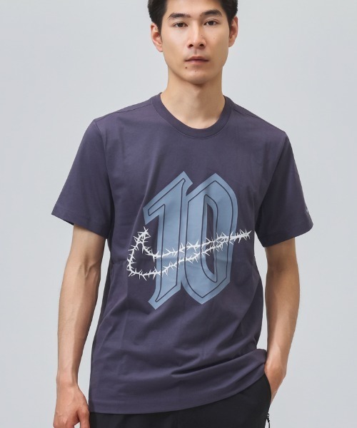 NIKE（ナイキ）の「ナイキ NIKE ナイキ NSW 2 FTBL LATAM APLA S/S Tシャツ（Tシャツ/カットソー・メンズ・ホワイト/ダークグレー・S/M/L/LL/3L）」の2枚目の写真