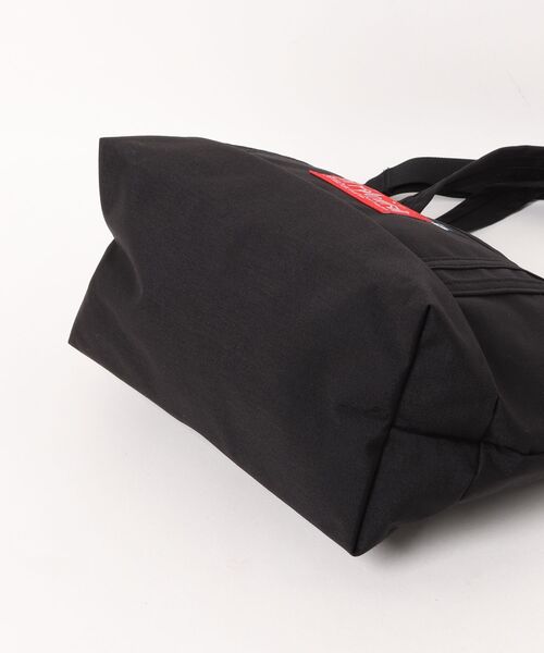 Manhattan Portage(マンハッタンポーテージ)の「Manhattan Portage/マンハッタンポーテージ トートバッグ "ちいかわ" REGO TOTE(M) W/ZIPPER VER2 CKW26 MP1305Z2CKW26(トートバッグ・メンズ・ブラック・FREE)」の3枚目の写真