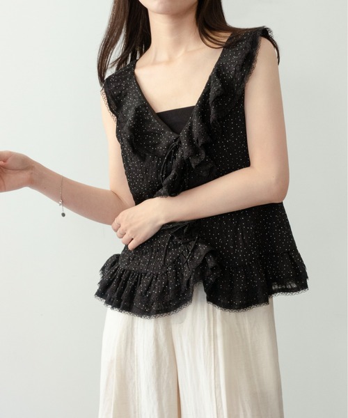 on:nue（オンニュ）の「【on:nue】[着用動画あり！] ドットフリルVネックレースブラウス（シャツ/ブラウス・レディース・ブラック/アイボリー・FREE）」の5枚目の写真