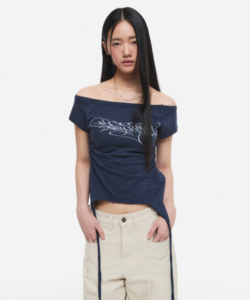 DNSR(ディーエヌエスアール)の「(W) レタリングオフショルダー ハーフスリーブ ネイビー(Tシャツ/カットソー・レディース・その他・OS)」の1枚目の写真
