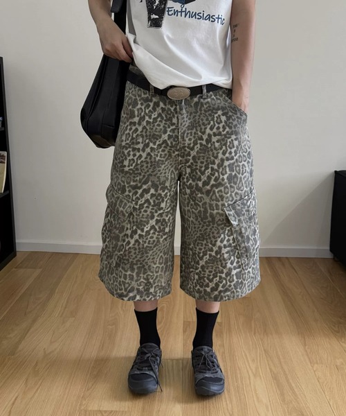 FreeZone(フリーゾーン)の「レオパード柄ワイドカーゴハーフパンツ/ストリートワイドショーツ(カーゴパンツ・メンズ・カーキ・S/M/L)」の4枚目の写真