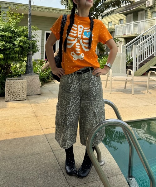 FreeZone(フリーゾーン)の「レオパード柄ワイドカーゴハーフパンツ/ストリートワイドショーツ(カーゴパンツ・メンズ・カーキ・S/M/L)」の16枚目の写真
