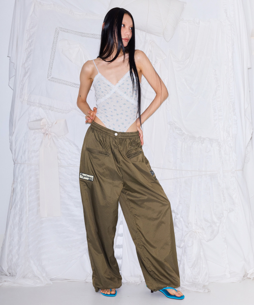 THE MYSTERIOUS HOTEL（ザミステリアスホテル）の「PATCH PARACHUTE PT [KHAKI]（その他パンツ・レディース・その他・FREE）」の2枚目の写真