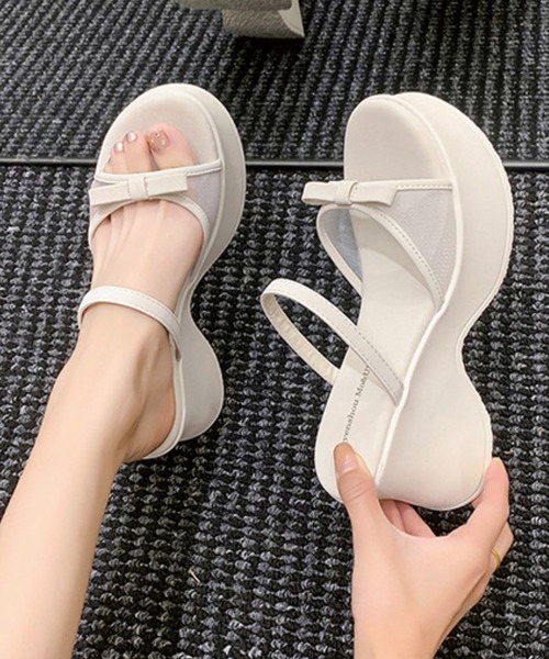 ADDITION STORE(アディションストア)の「\脚長美脚♪プラス8センチ/リボンアクセント 厚底サンダル(サンダル・レディース・ホワイト/ブラック・25/24.5/24/23.5/23)」の9枚目の写真