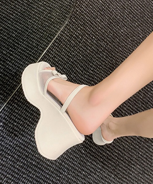 ADDITION STORE(アディションストア)の「\脚長美脚♪プラス8センチ/リボンアクセント 厚底サンダル(サンダル・レディース・ホワイト/ブラック・25/24.5/24/23.5/23)」の10枚目の写真