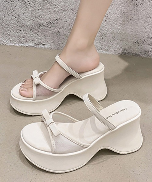 ADDITION STORE(アディションストア)の「\脚長美脚♪プラス8センチ/リボンアクセント 厚底サンダル(サンダル・レディース・ホワイト/ブラック・25/24.5/24/23.5/23)」の4枚目の写真