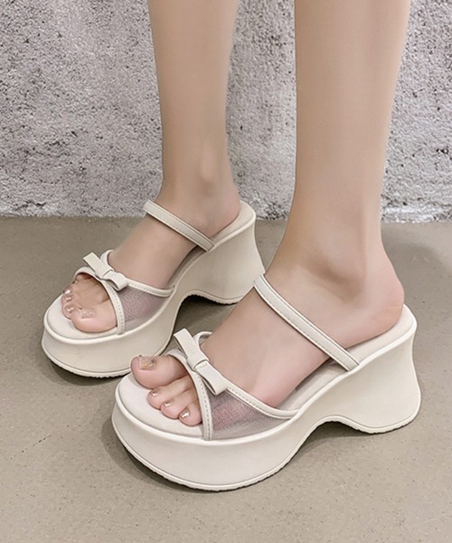 ADDITION STORE(アディションストア)の「\脚長美脚♪プラス8センチ/リボンアクセント 厚底サンダル(サンダル・レディース・ホワイト/ブラック・25/24.5/24/23.5/23)」の3枚目の写真