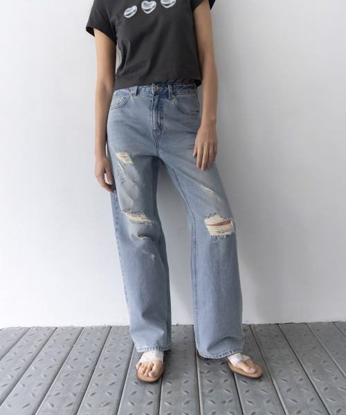haag（ヘイグ）の「a destroyed denim (light blue)（デニムパンツ・レディース・その他・SMALL/MEDIUM）」の5枚目の写真