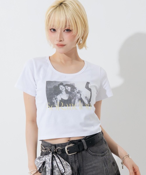 ANAP(アナップ)の「英字プリントクロップド丈Tシャツ(Tシャツ/カットソー・レディース・ブラック/ホワイト/ライトグレー・F)」の1枚目の写真