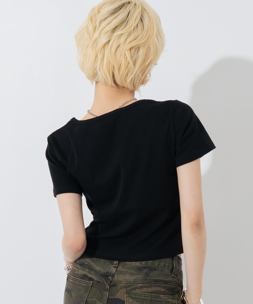 ANAP(アナップ)の「英字プリントクロップド丈Tシャツ(Tシャツ/カットソー・レディース・ブラック/ホワイト/ライトグレー・F)」の6枚目の写真