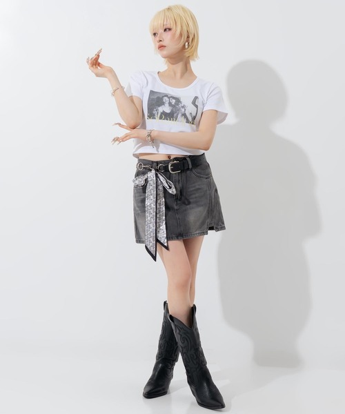 ANAP(アナップ)の「英字プリントクロップド丈Tシャツ(Tシャツ/カットソー・レディース・ブラック/ホワイト/ライトグレー・F)」の13枚目の写真