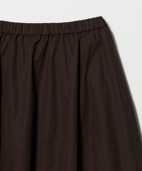 UNITED ARROWS（ユナイテッドアローズ）の「シルキー ギャザー フレア スカート ‐ウォッシャブル‐（スカート・レディース・ブラック/ダークブラウン・38/36）」の11枚目の写真