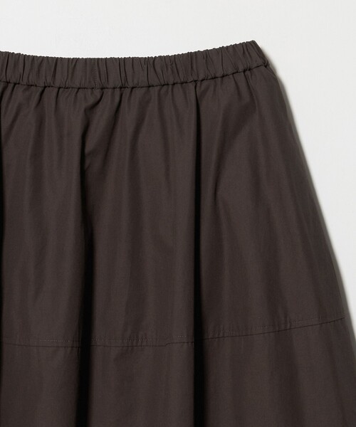 UNITED ARROWS(ユナイテッドアローズ)の「シルキー ギャザー フレア スカート ‐ウォッシャブル‐(スカート・レディース・ブラック/ダークブラウン/ネイビー・38/36)」の16枚目の写真