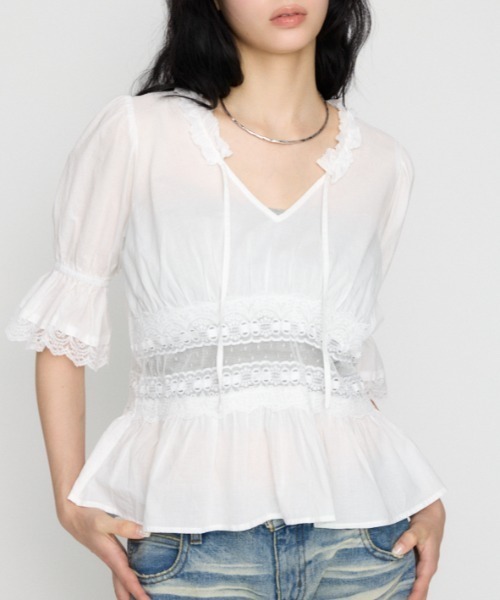 LAGUA GEM(ラグアジェム)の「PUFF SLEEVE AIRY トップス(シャツ/ブラウス・レディース・ホワイト/ブラック・FREE)」の2枚目の写真