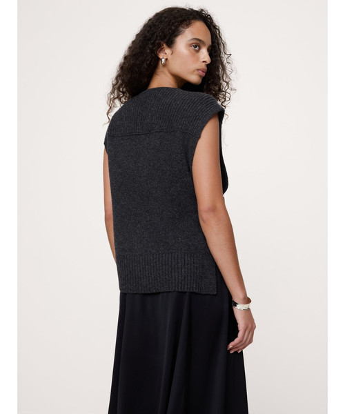 Banana Republic（バナナリパブリック）の「ウールカシミヤ サイドスナップ ニットベスト（ニット/セーター・レディース・ナチュラル/チャコールグレー・L/M/S/XS）」の8枚目の写真
