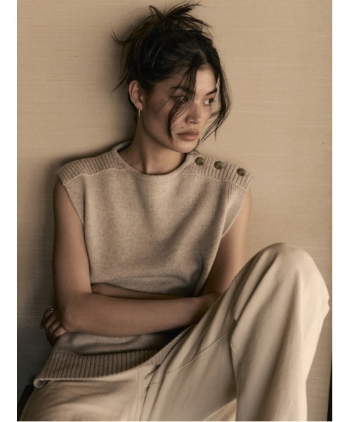 Banana Republic（バナナリパブリック）の「ウールカシミヤ サイドスナップ ニットベスト（ニット/セーター・レディース・ナチュラル/チャコールグレー・L/M/S/XS）」の7枚目の写真