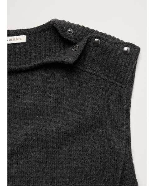 Banana Republic（バナナリパブリック）の「ウールカシミヤ サイドスナップ ニットベスト（ニット/セーター・レディース・ナチュラル/チャコールグレー・L/M/S/XS）」の6枚目の写真