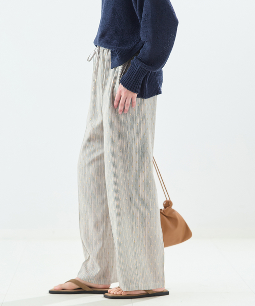 journal standard L'essage（ジャーナルスタンダードレサージュ）の「《追加》DEVEAUX GOLDラメモノトーンイージーパンツ（その他パンツ・レディース・ブラック/アイボリー・FREE）」の6枚目の写真