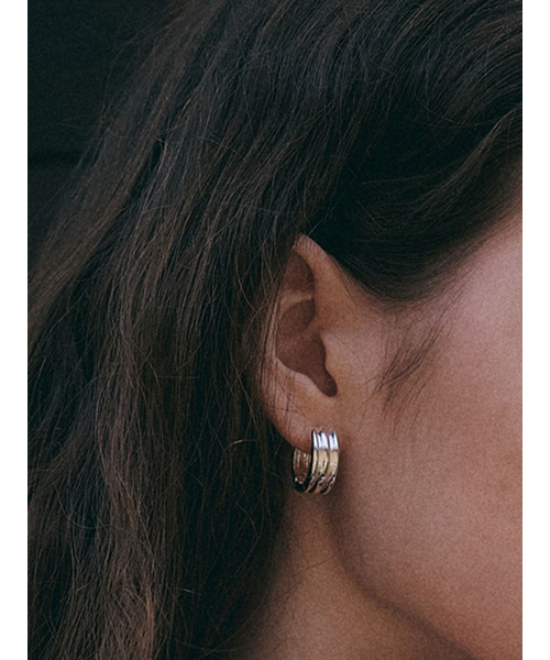 DENU（デヌ）の「Outstanding onetouch earring（ピアス（両耳用）・レディース・その他・FREE）」の2枚目の写真