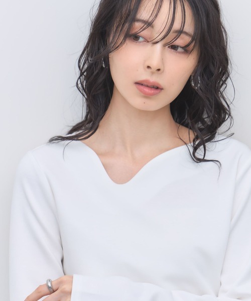 &. NOSTALGIA(アンドドットノスタルジア)の「UVカーブネックトップス(Tシャツ/カットソー・レディース・ブラック/ホワイト・M)」の1枚目の写真