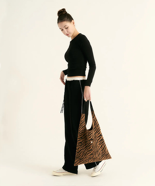 STYLEHAN(スタイルハン)の「ジブラショッパーバッグ BronzeGold(ショルダーバッグ・レディース・ベージュ/ゴールド・FREE)」の5枚目の写真