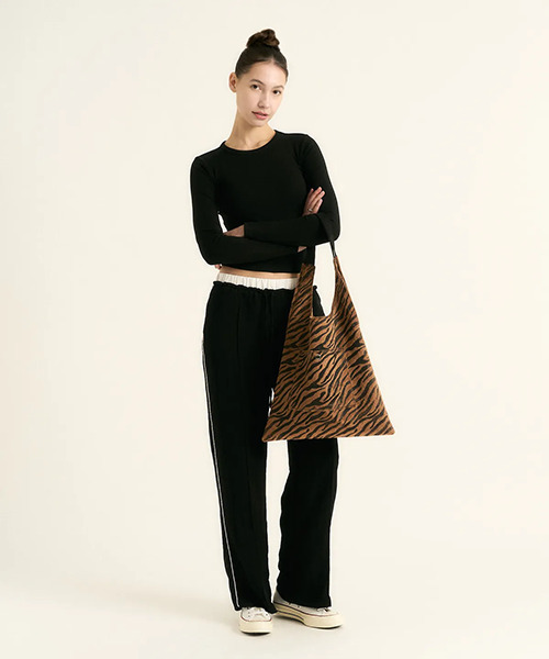 STYLEHAN(スタイルハン)の「ジブラショッパーバッグ BronzeGold(ショルダーバッグ・レディース・ベージュ/ゴールド・FREE)」の6枚目の写真