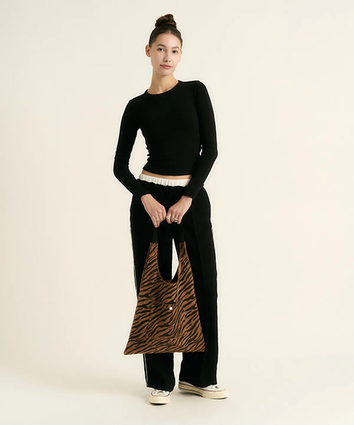 STYLEHAN(スタイルハン)の「ジブラショッパーバッグ BronzeGold(ショルダーバッグ・レディース・ベージュ/ゴールド・FREE)」の9枚目の写真