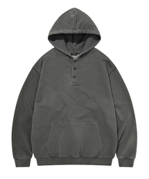 KANEITEI（カネイテイ）の「PIGMENT WASHED HENLEY NECK HOODIE (CHARCOAL)（パーカー）」