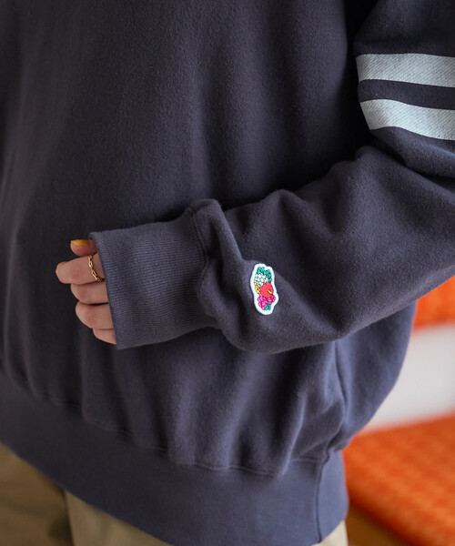FREAK'S STORE（フリークスストア）の「FRUIT OF THE LOOM×FREAK'S STORE/フルーツオブザルーム 別注 配色ロゴスウェット/ライン ロゴスウェット（スウェット・レディース・ワイン/チャコール/ネイビー・ﾌﾘ-）」の4枚目の写真