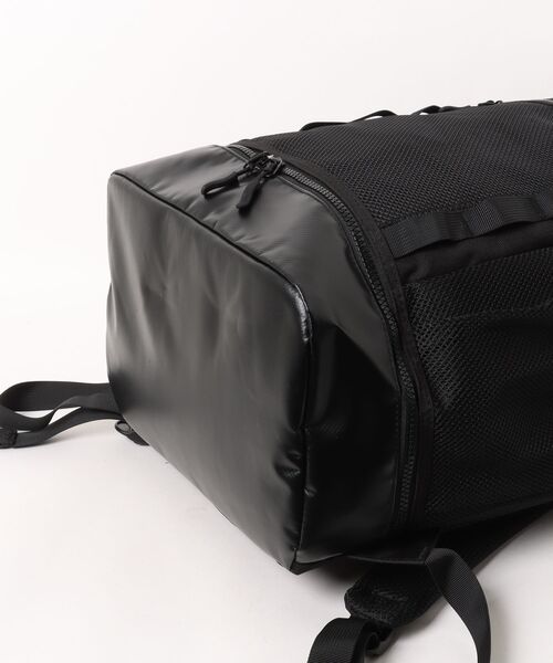 KiU(キウ)の「KiU/キウ SQUARE BACKPACK(バックパック/リュック・メンズ・ブラック/サンドベージュ・FREE)」の4枚目の写真