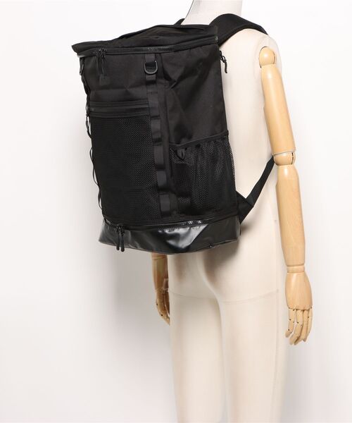 KiU(キウ)の「KiU/キウ SQUARE BACKPACK(バックパック/リュック・メンズ・ブラック/サンドベージュ・FREE)」の6枚目の写真
