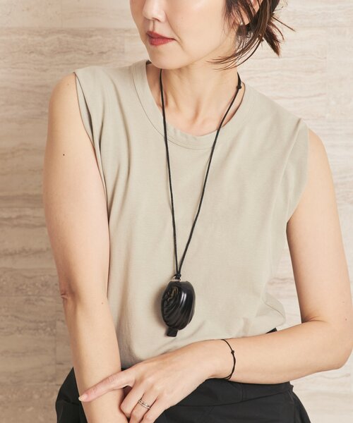 plage(プラージュ)の「JAMIRAY / ジャミレイ LEATHER SHELL ネックレス(ネックレス・レディース・ブラック・FREE)」の1枚目の写真