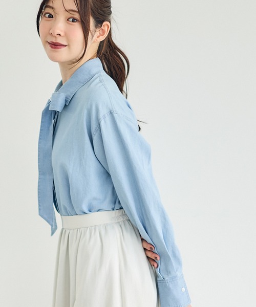 12Twelve Agenda（トゥエルブ　アジェンダ）の「2wayタイデニムシャツ（シャツ/ブラウス・レディース・サックスブルー・M）」の2枚目の写真