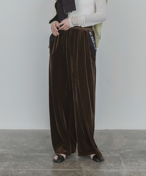 Eimee Law（エイミーロウ）の「ポケットトリム ベロアリラックスパンツ（その他パンツ・レディース・ライトグレー/ブラック/ブラウン・FREE）」の20枚目の写真