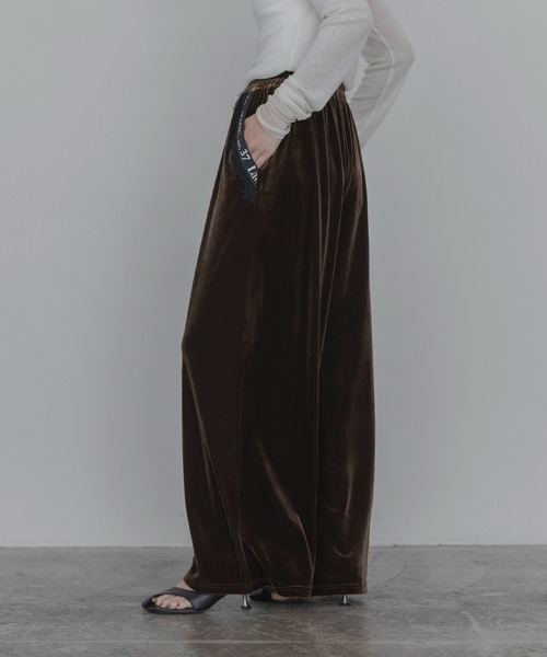 Eimee Law（エイミーロウ）の「ポケットトリム ベロアリラックスパンツ（その他パンツ・レディース・ライトグレー/ブラック/ブラウン・FREE）」の13枚目の写真