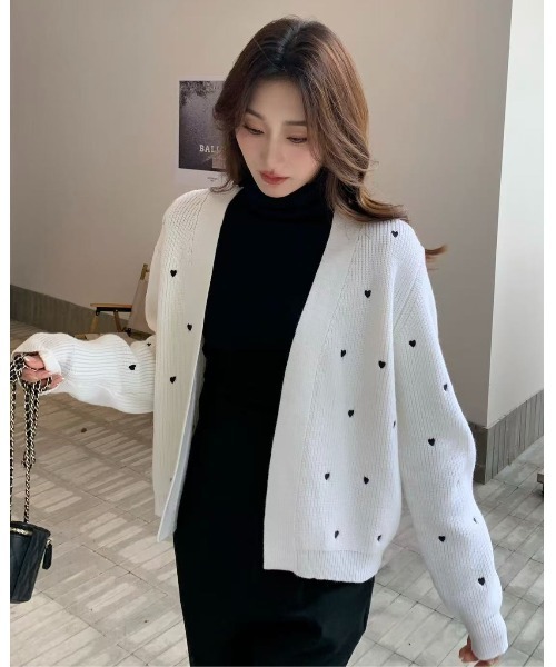 BIRTHDAY BASH(バースデイバッシュ)の「HEART DOT KNIT CARDIGAN(ハートドットニットカーディガン)(カーディガン/ボレロ・レディース・ブラック/ホワイト・FREE)」の3枚目の写真