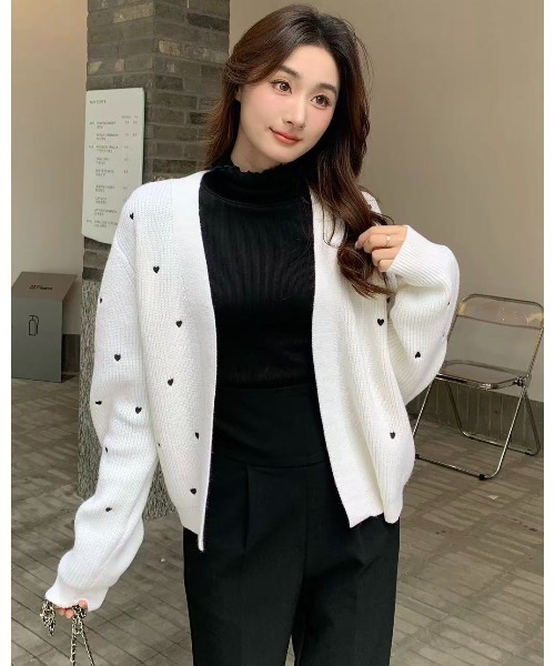 BIRTHDAY BASH(バースデイバッシュ)の「HEART DOT KNIT CARDIGAN(ハートドットニットカーディガン)(カーディガン/ボレロ・レディース・ブラック/ホワイト・FREE)」の5枚目の写真