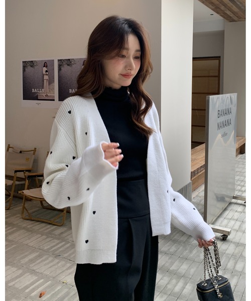 BIRTHDAY BASH(バースデイバッシュ)の「HEART DOT KNIT CARDIGAN(ハートドットニットカーディガン)(カーディガン/ボレロ・レディース・ブラック/ホワイト・FREE)」の6枚目の写真