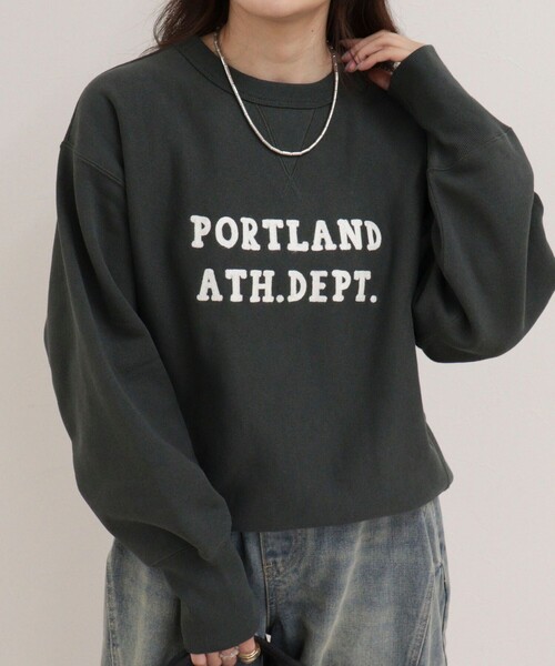fredy emue(フレディエミュ)の「【Champion/チャンピオン】REVERSE WEAVE CREW NECK SWEATSHIRT(スウェット・レディース・ネイビー/チャコールグレー/ブラウン/ライトグレー・38)」の2枚目の写真