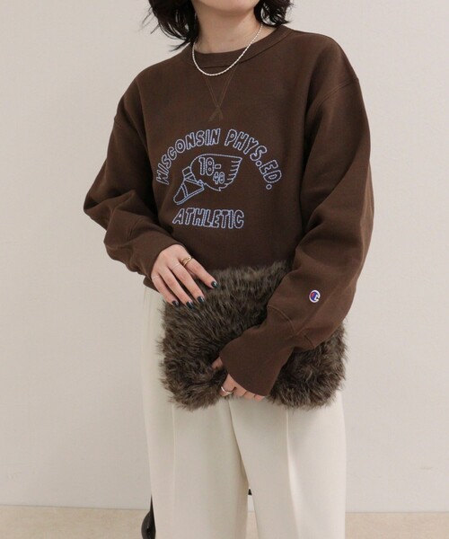 fredy emue(フレディエミュ)の「【Champion/チャンピオン】REVERSE WEAVE CREW NECK SWEATSHIRT(スウェット・レディース・ネイビー/チャコールグレー/ブラウン/ライトグレー・38)」の13枚目の写真
