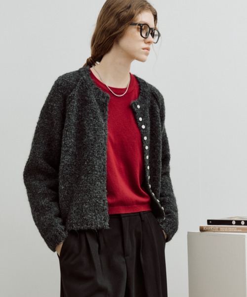 ANF.MUU(アンフムー)の「クルーネックブークレニットカーディガン(ニット/セーター・レディース・ブラウン/チャコールグレー/モカ/アイボリー・FREE)」の3枚目の写真