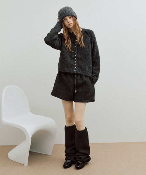 ANF.MUU(アンフムー)の「クルーネックブークレニットカーディガン(ニット/セーター・レディース・ブラウン/チャコールグレー/モカ/アイボリー・FREE)」の9枚目の写真