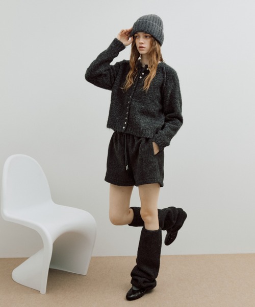 ANF.MUU(アンフムー)の「クルーネックブークレニットカーディガン(ニット/セーター・レディース・ブラウン/チャコールグレー/モカ/アイボリー・FREE)」の10枚目の写真